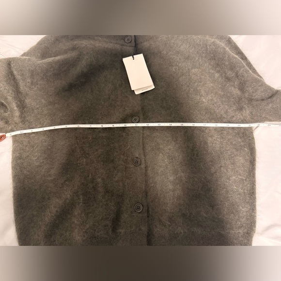 Aritzia Brushed Cashmere Relaxed Crew Cardigan - Picture 5 of 6